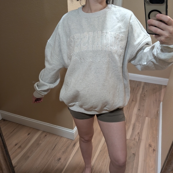 Gray Crew Neck Sweater with Ribbed Details - Picture 6 of 7